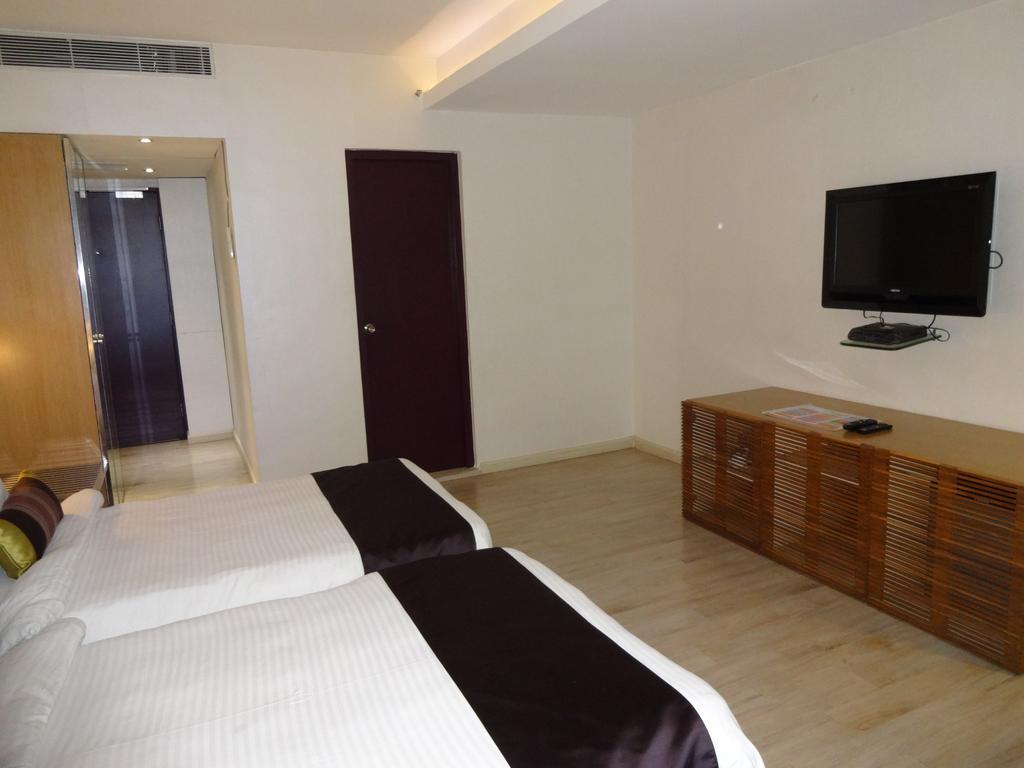 The Purple Leaf Hotels Hyderabad Exteriör bild