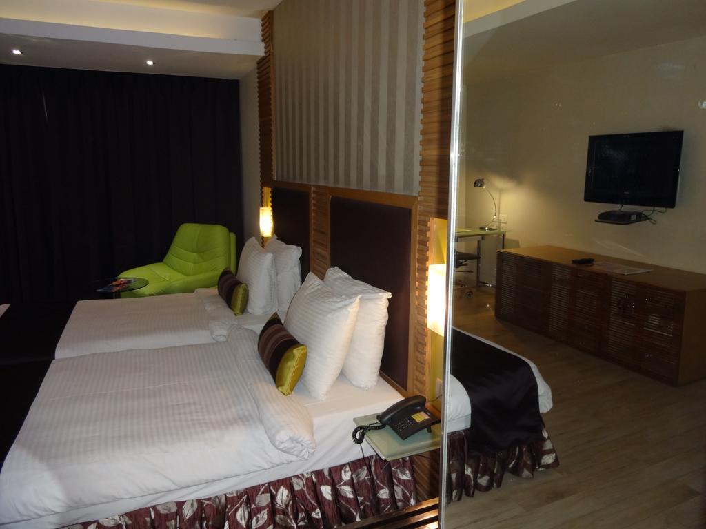 The Purple Leaf Hotels Hyderabad Exteriör bild