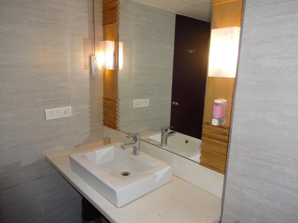 The Purple Leaf Hotels Hyderabad Exteriör bild