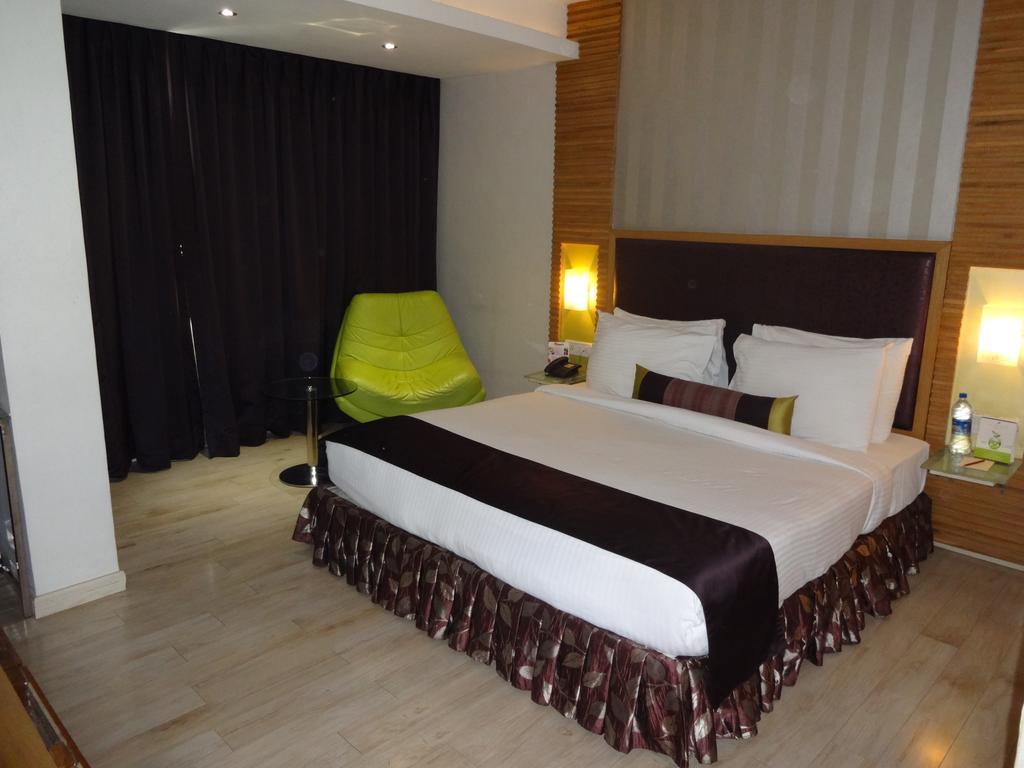 The Purple Leaf Hotels Hyderabad Exteriör bild