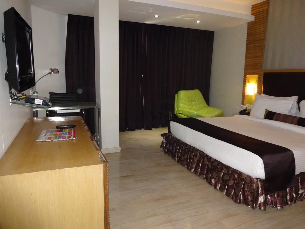 The Purple Leaf Hotels Hyderabad Exteriör bild