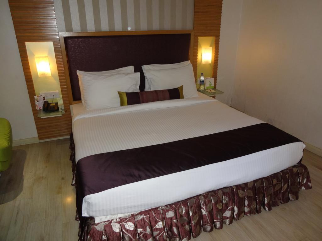 The Purple Leaf Hotels Hyderabad Exteriör bild