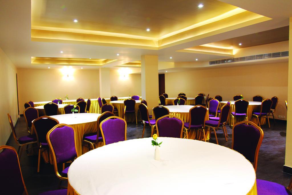 The Purple Leaf Hotels Hyderabad Exteriör bild