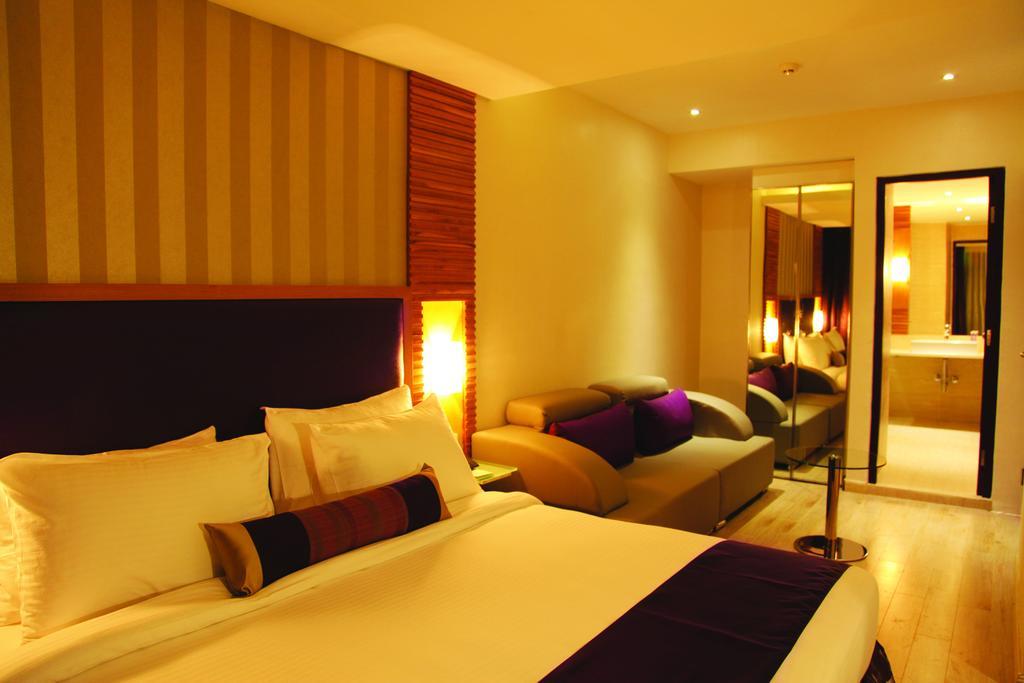The Purple Leaf Hotels Hyderabad Exteriör bild